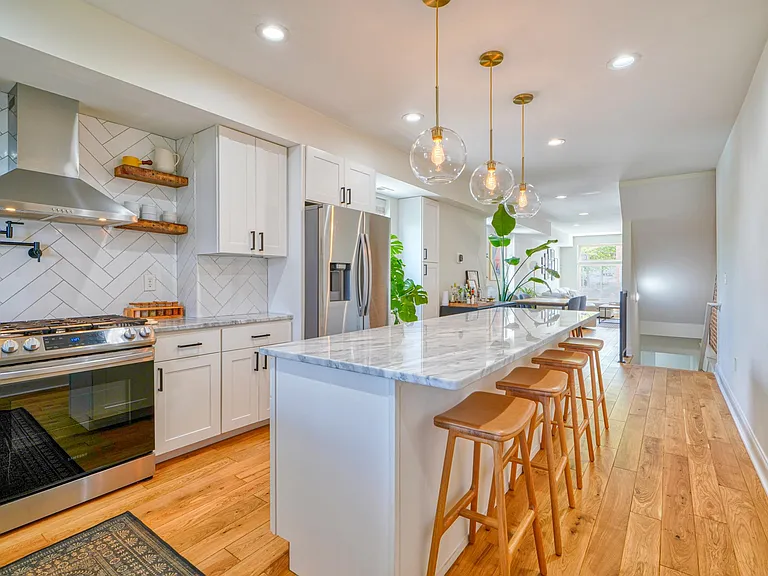 300 S Clinton St — Photo 13