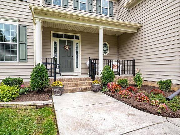 2nd image of 10112 Meadow Pond Dr