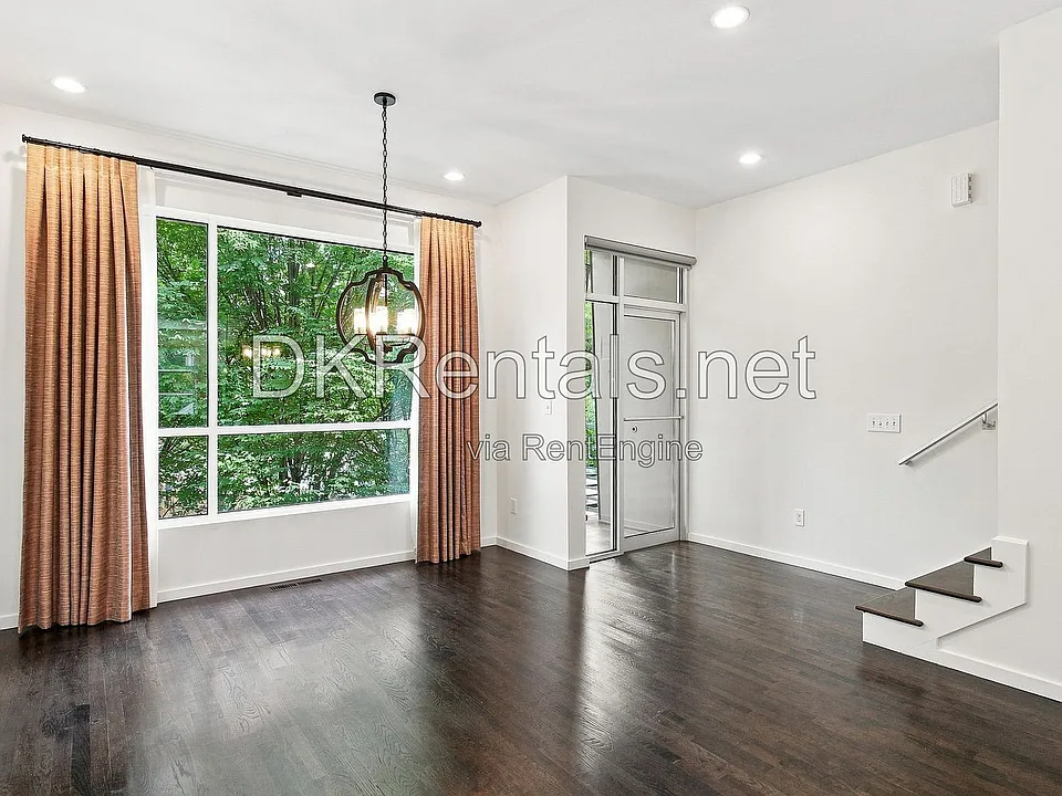 201 S Howard St SE #3