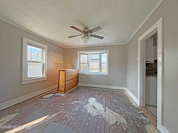 4th image of 219 Poole Avenue