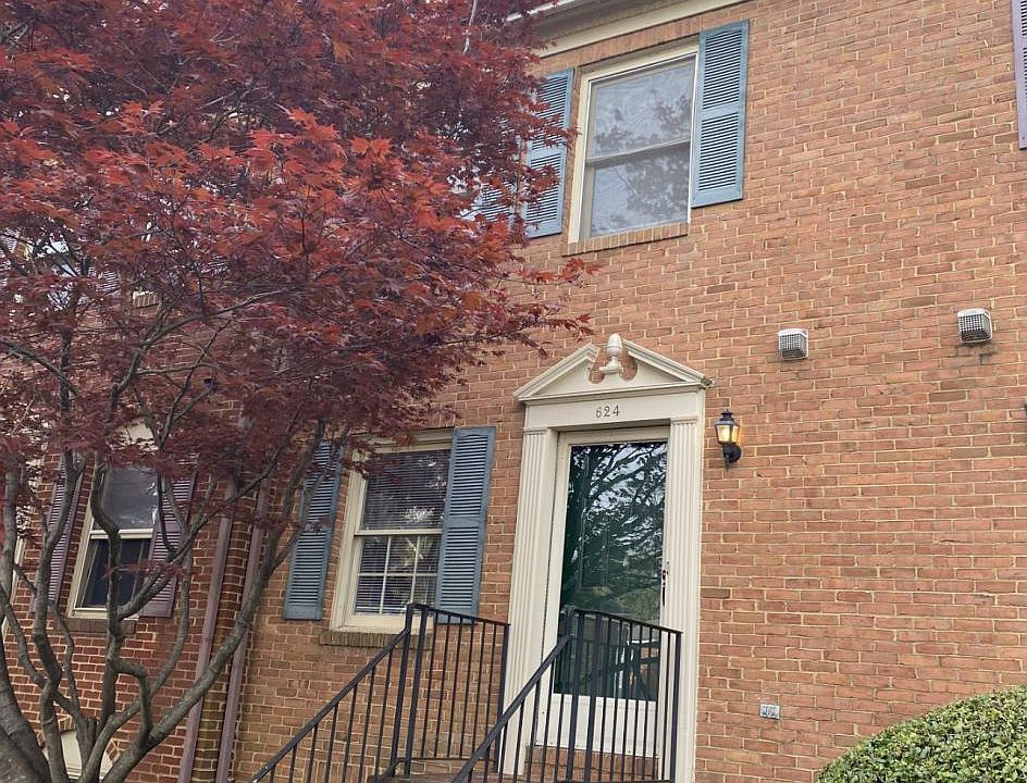 1st image of 624 N Oxford St