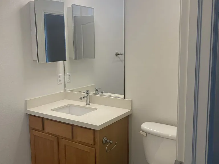 11321 Moorpark St — Photo 30