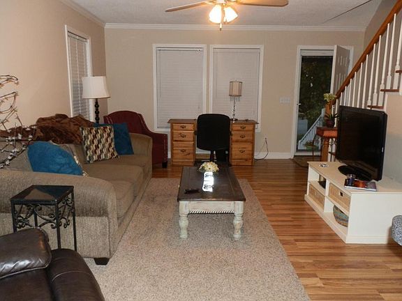3rd image of 500 Pebble Dr