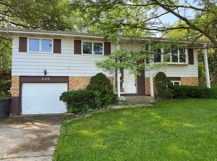 2S335 Hampton Ct, Lombard, IL 60148