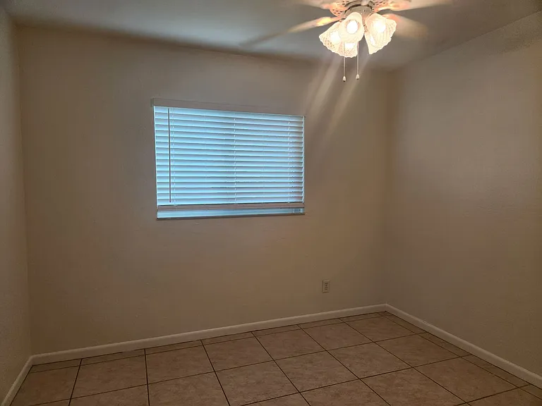 1623 SW Santa Barbara Pl — Photo 15