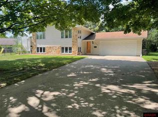 632 Inverness Ln, Saint Peter, MN 56082