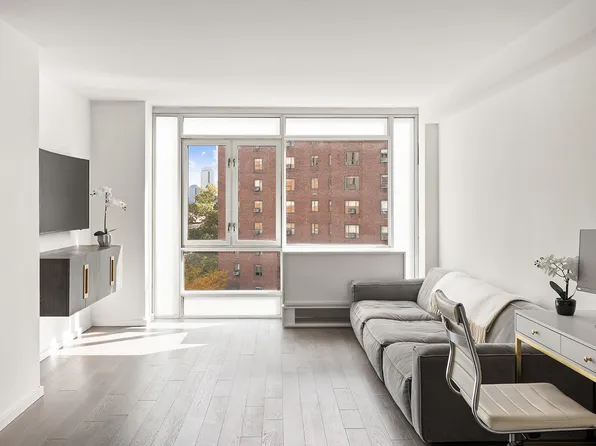 385 First Avenue image 2 of 14