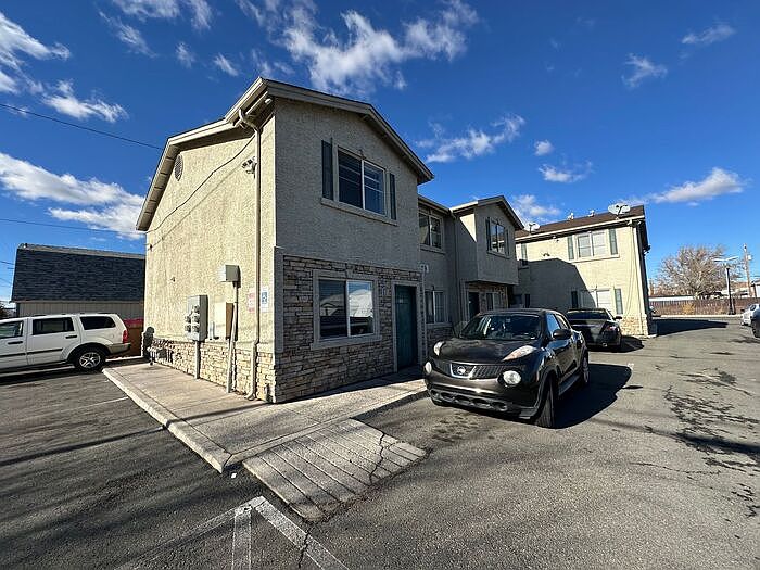 2nd image of 1919 Victorian Ave APT 203