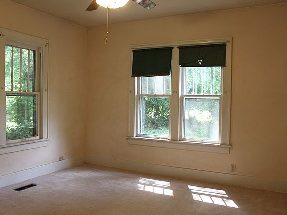5th image of 402 S Forest Ave