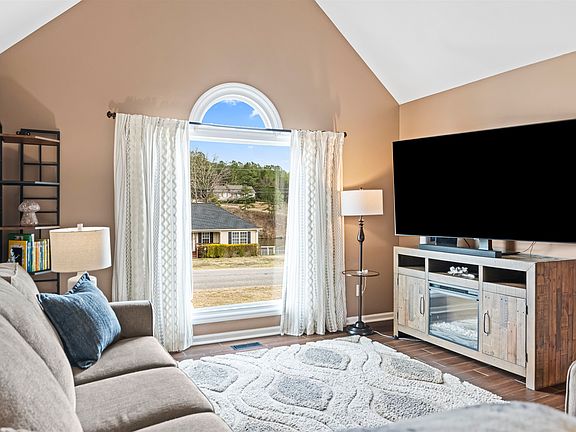 4th image of 176 Quail Hollow Rd