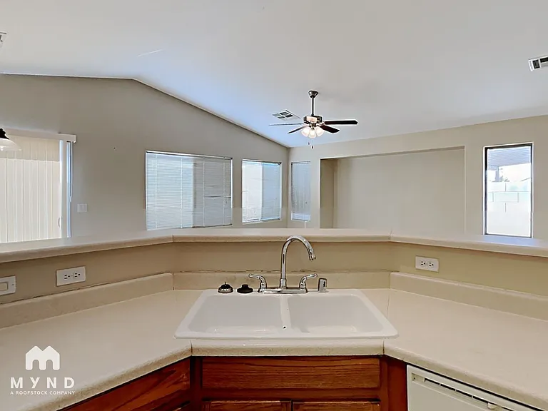 6375 Strongbow Dr — Photo 14