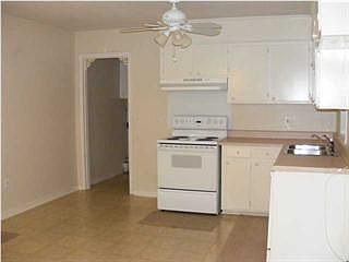 2nd image of 214 E Clay St