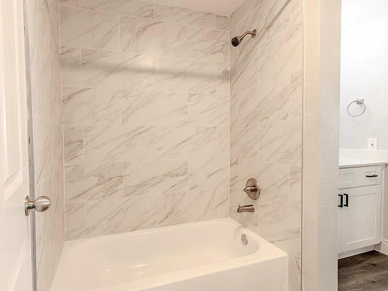 Compass Bay Apartments & Marina — Photo 38