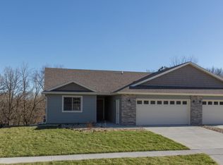 2712 Hawk Ridge Ct SE, Rochester, MN 55904