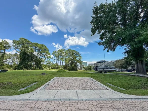 296 Sandalwood Trce, Carrabelle, FL 32322