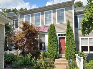 2524 Brenton Point Dr, Reston, VA 20191