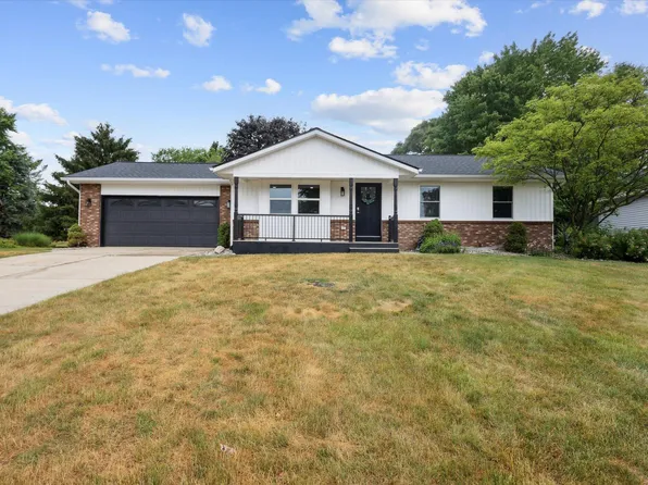 1805 Forest Lake Dr SE, Kentwood, MI 49546