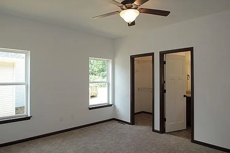 2054 Mackinaw Dr — Photo 5