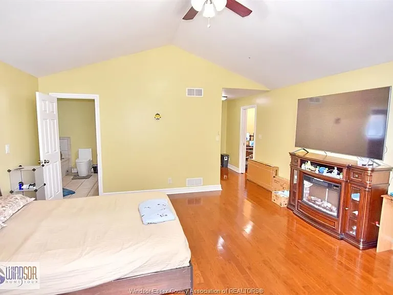 4305 Casgrain Dr #UPPER — Photo 32