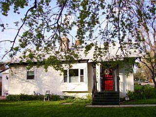 Sits Angular On Lot Away from Traffic