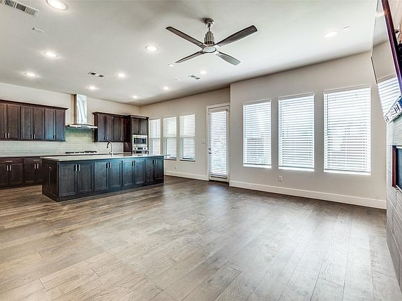 3rd image of 4119 Entrada Way
