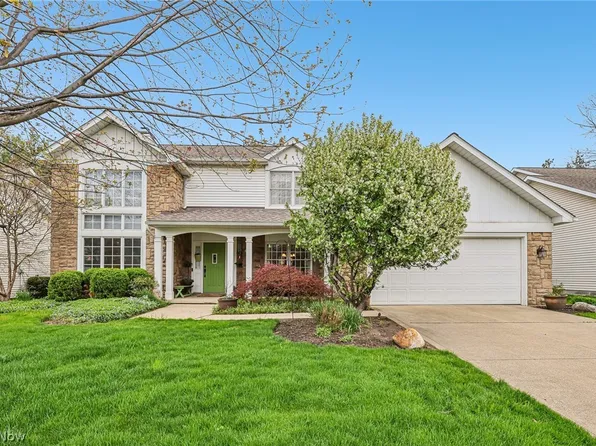 3 Wenden Ct, Bratenahl, OH 44108