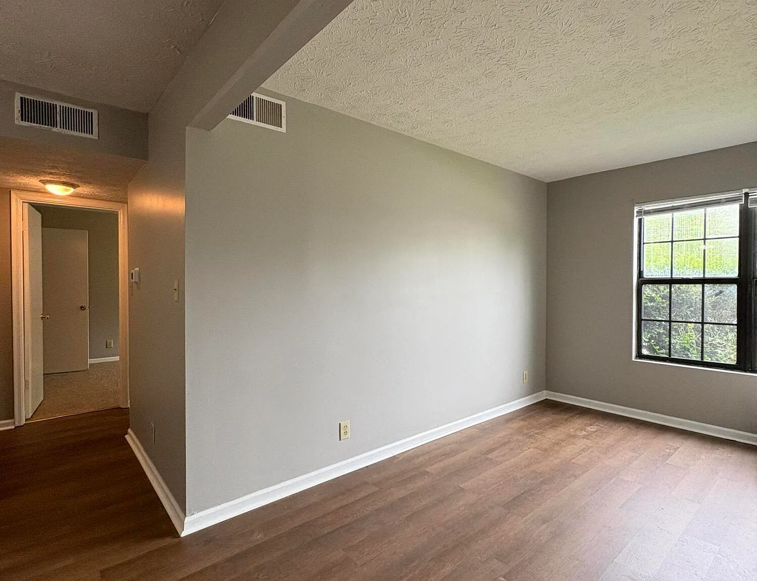 2 bed, 1.0 bath, 750 sqft, $1,195 — Photo 3