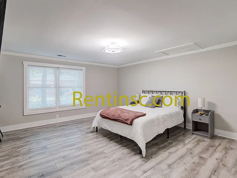 1004 Pine St — Photo 16