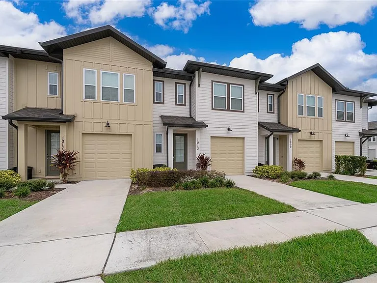 1013 Plantation Ln — Photo 2