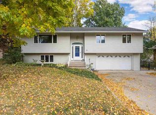 18 Bedford Ct, Iowa City, IA 52240