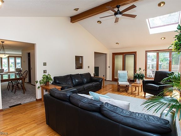 4th image of 20216 Arlington Dr