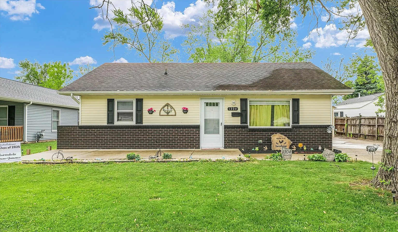 1304 Sunset Dr photo 1