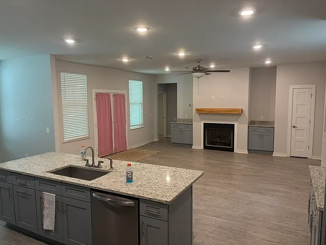 304 Henderson St — Photo 14