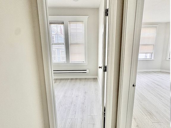5th image of 739 Parker St #3