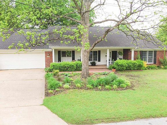 3rd image of 103 N Lakeside Ln