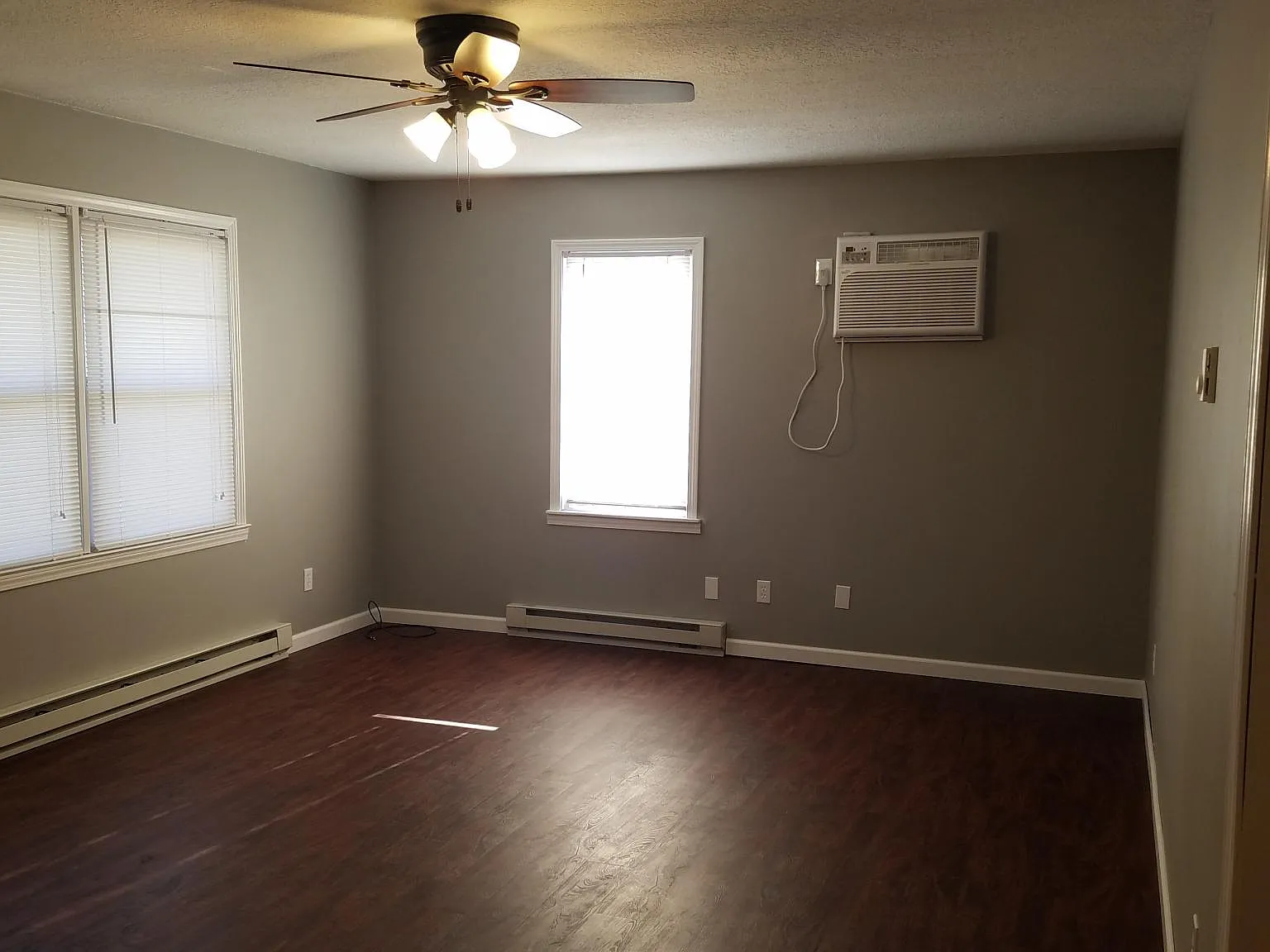 408 E Burton St — Photo 3