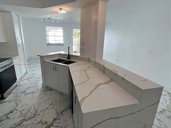 4th image of 3245 NE 184th St APT 13208
