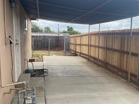 Covered side patio off kitchen