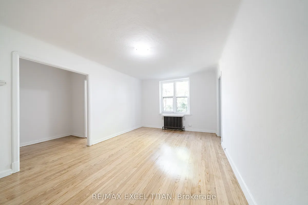 Building Photo - 8 Mallory Gdns #24