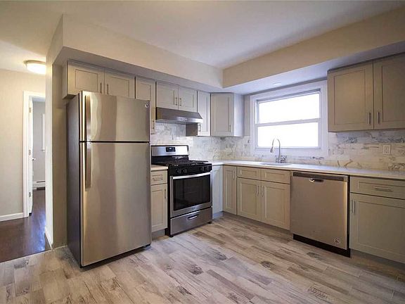2nd image of 287 Lamport Blvd #1