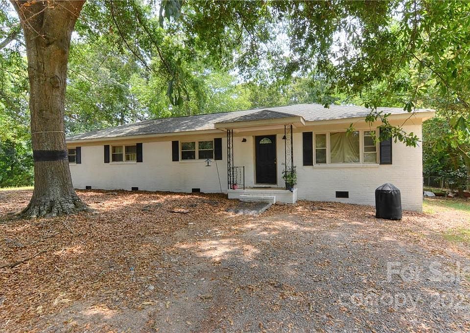 1st image of 1220 Oakwood Dr