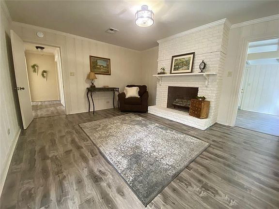 3rd image of 221 Bellevue St
