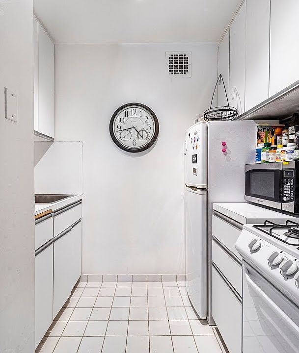 2nd image of 40 Sutton Pl APT 3D