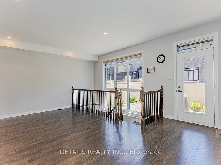 276 Avro Cir — Photo 15