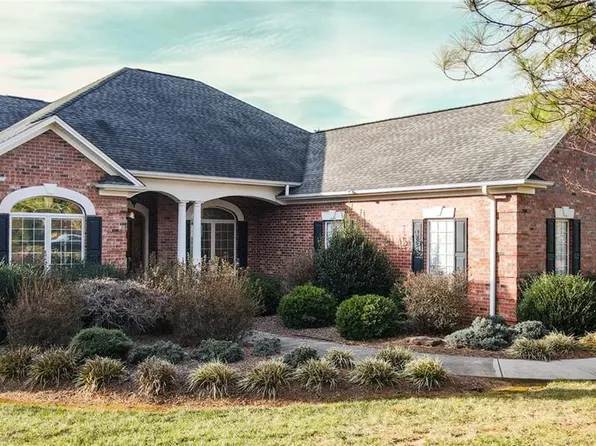 396 W Lake Trl, Mebane, NC 27302