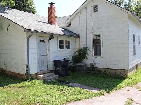 3rd image of 303 N Calhoun Ave