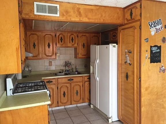 4th image of 361 Cooley Ave