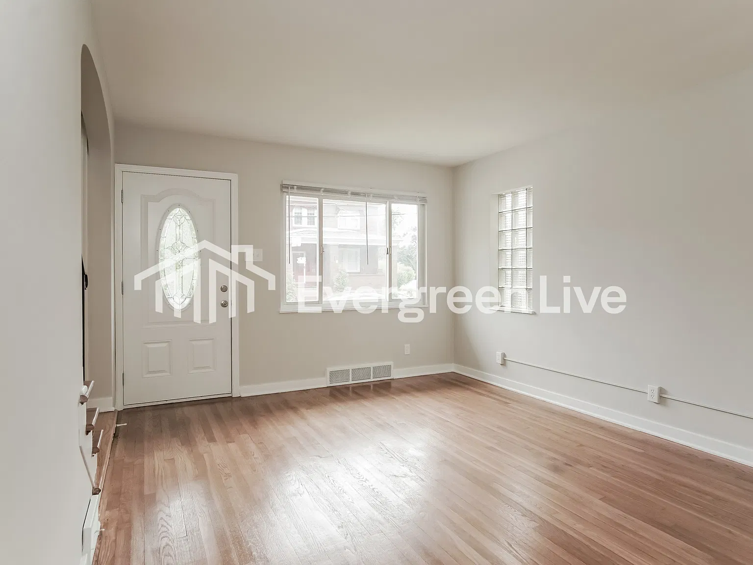 3 bed, 2.0 bath, 1091 sqft, $1,345 — Photo 3