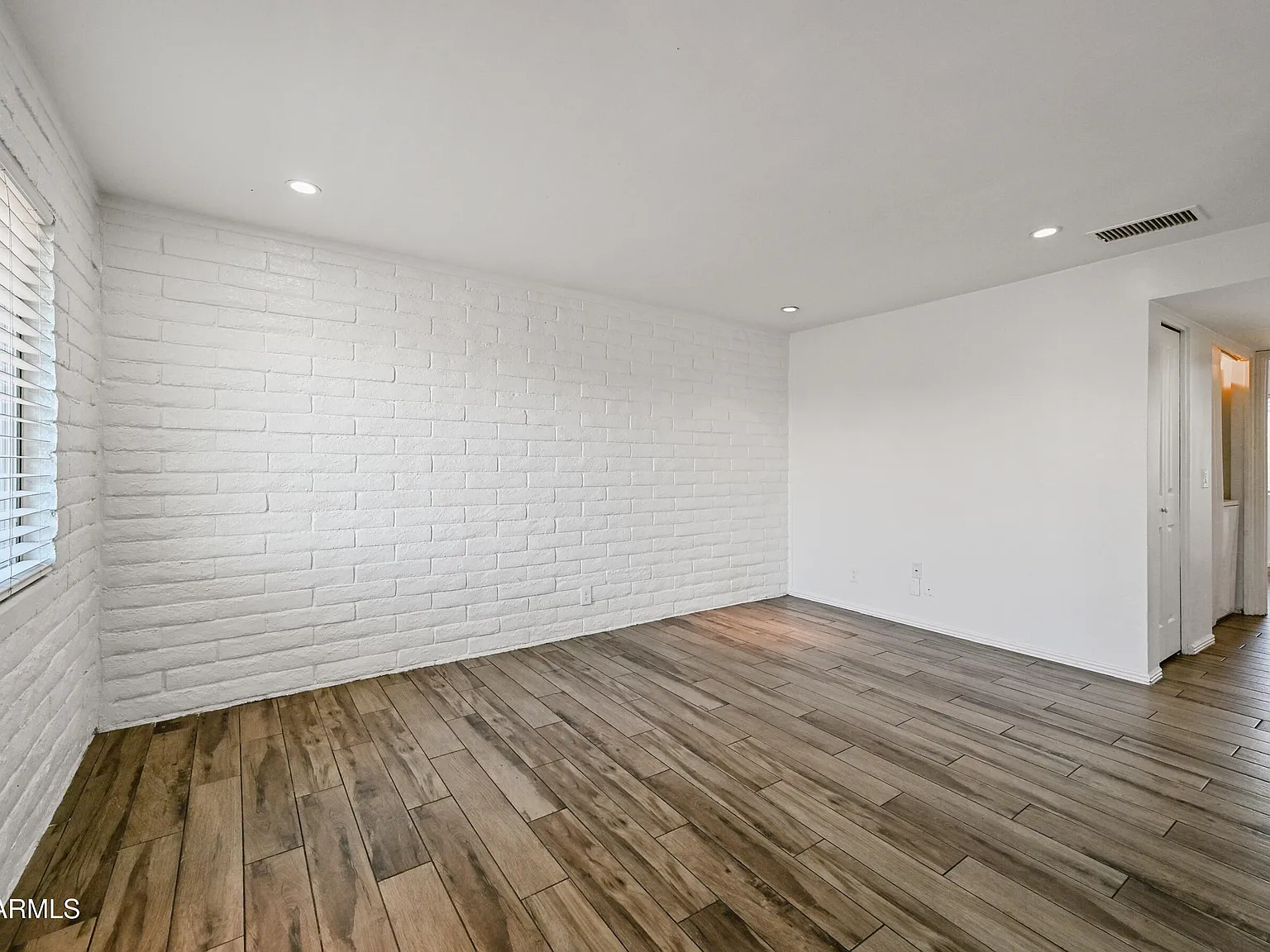 2 bed, 1.5 bath, 707 sqft, $1,150 — Photo 3