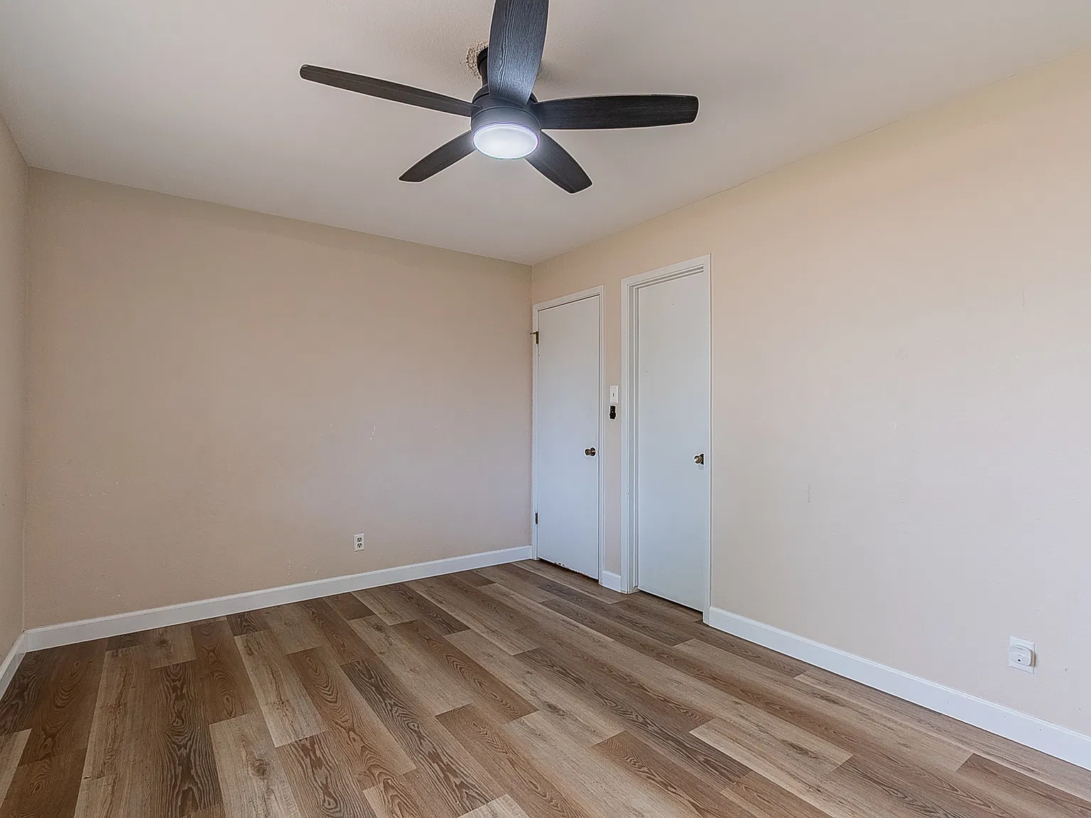 4 bed, 2117 sqft, $2,200 — Photo 2